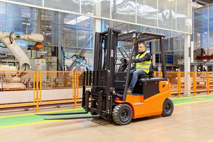 230912-discover-the-best-clothes-for-a-warehouse-job